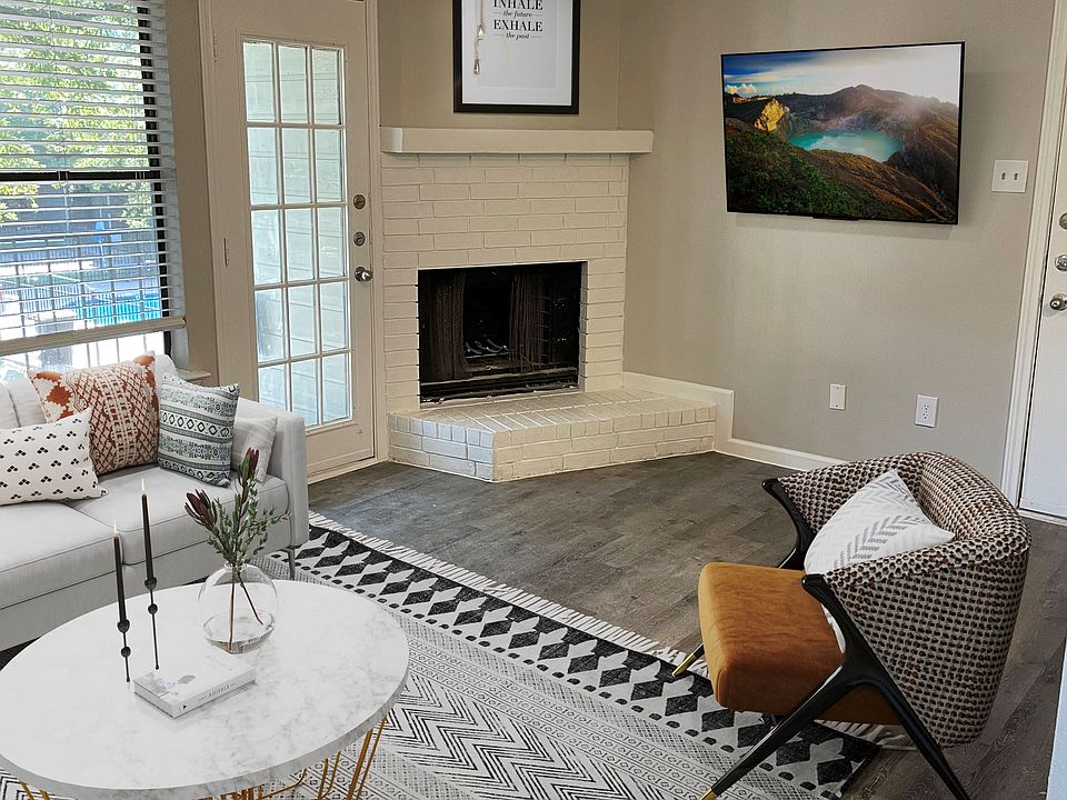Living Room - Townhouse Apartments