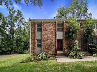 5128 Cliffhaven Dr, Annandale, VA 22003