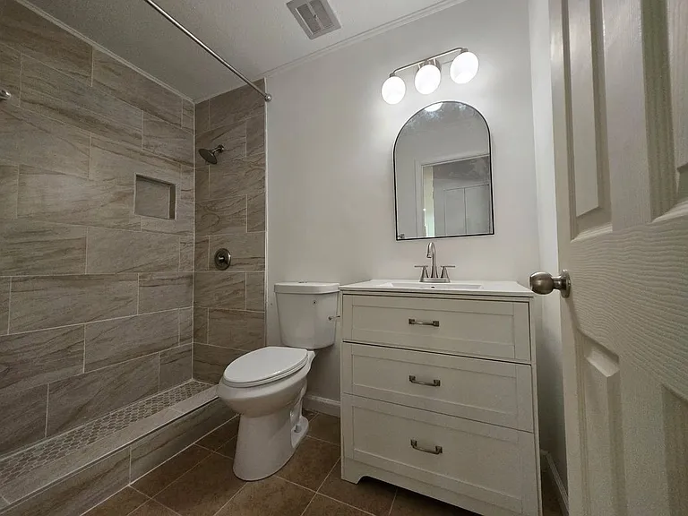 58 High Path Rd — Photo 8