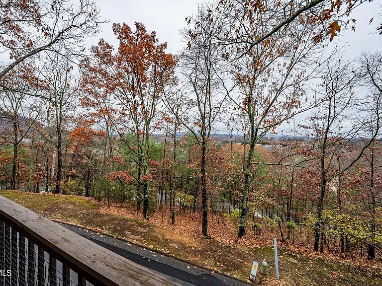 313 Autumn Chase — Photo 2
