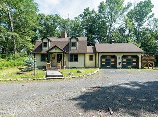 11 Sleepy Hollow Ln, East Stroudsburg, PA 18302
