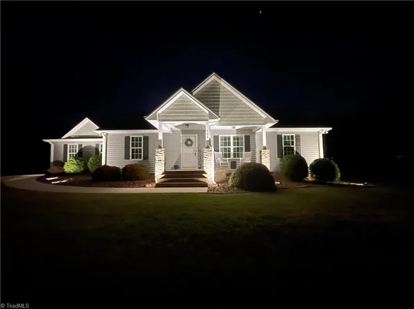 102 Stoney Ridge Ct, Stokesdale, NC 27357