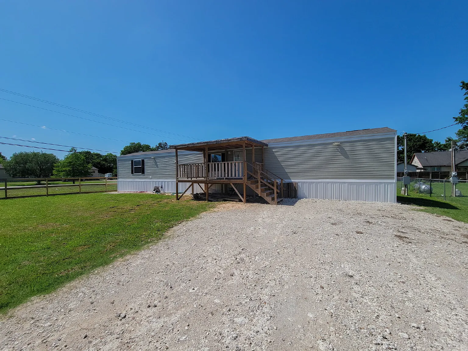 3 bed, 2.0 bath, 1064 sqft, $1,800 — Photo 4