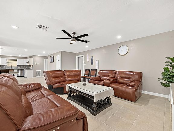 4th image of 552 Roanoke Dr