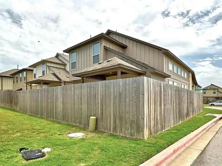 912 Sleepy Dell Ln — Photo 26