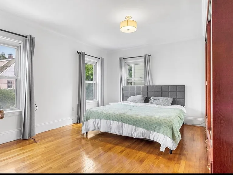 66 Round Hill St — Photo 10
