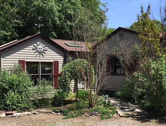 3rd image of 158 Yaphank Ave