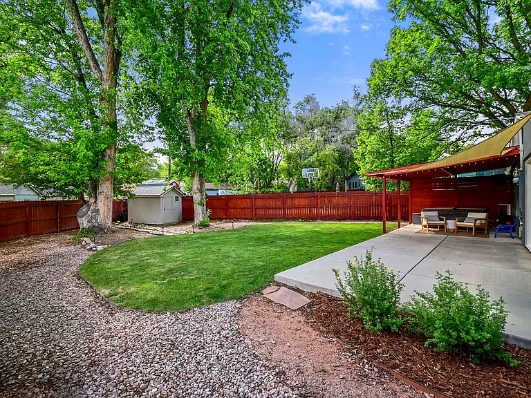 820 Valley Rd — Photo 30