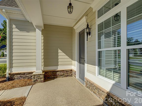 3rd image of 82105 Standing Oak Dr