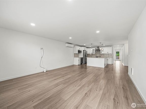 5th image of 521 W B St