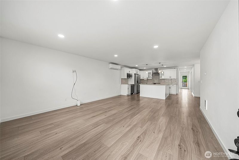 5th image of 521 W B St