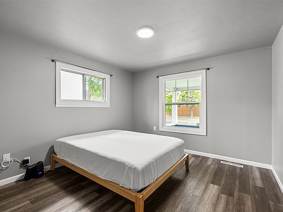 4th image of 1222 E 2nd St