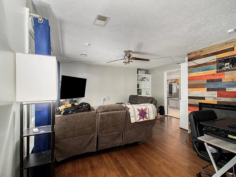 110 William Ave — Photo 6
