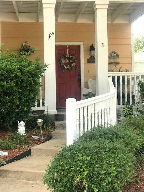 1st image of 1013 Greenview Ln