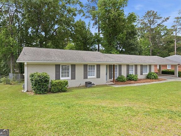 3rd image of 4648 Timberlane Dr