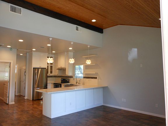 4th image of 355 Hampe St