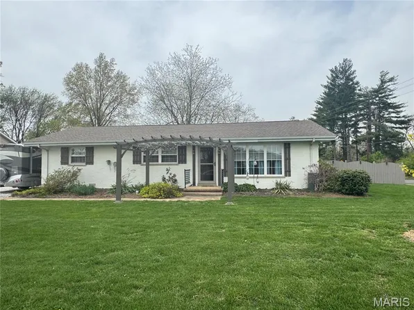 2 Park St, Freeburg, IL 62243