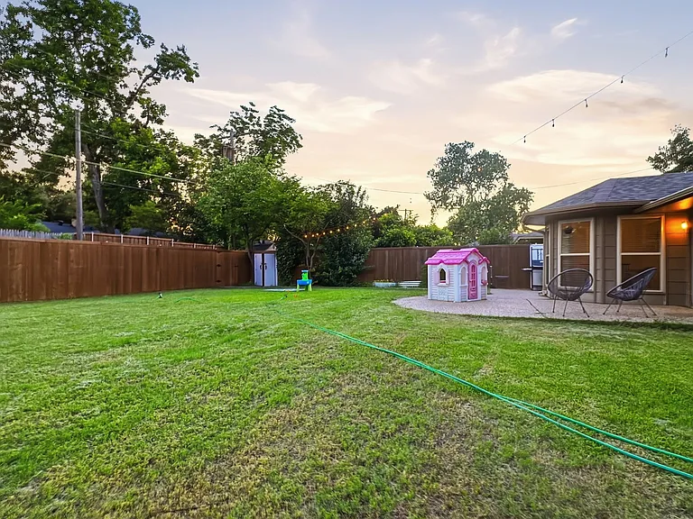 611 Stardust Ln — Photo 24