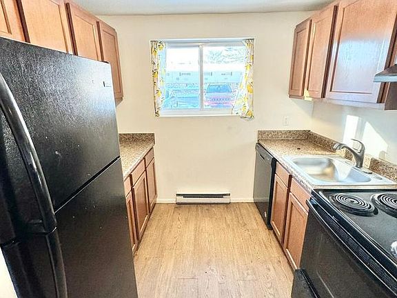 3rd image of 52 Perry Hill Rd #6E