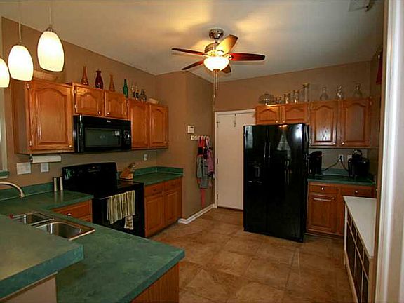 4th image of 200 Southlake Pl