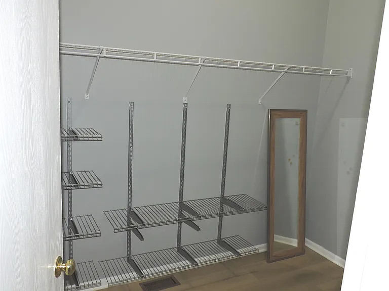 121 Hampton Ave — Photo 20