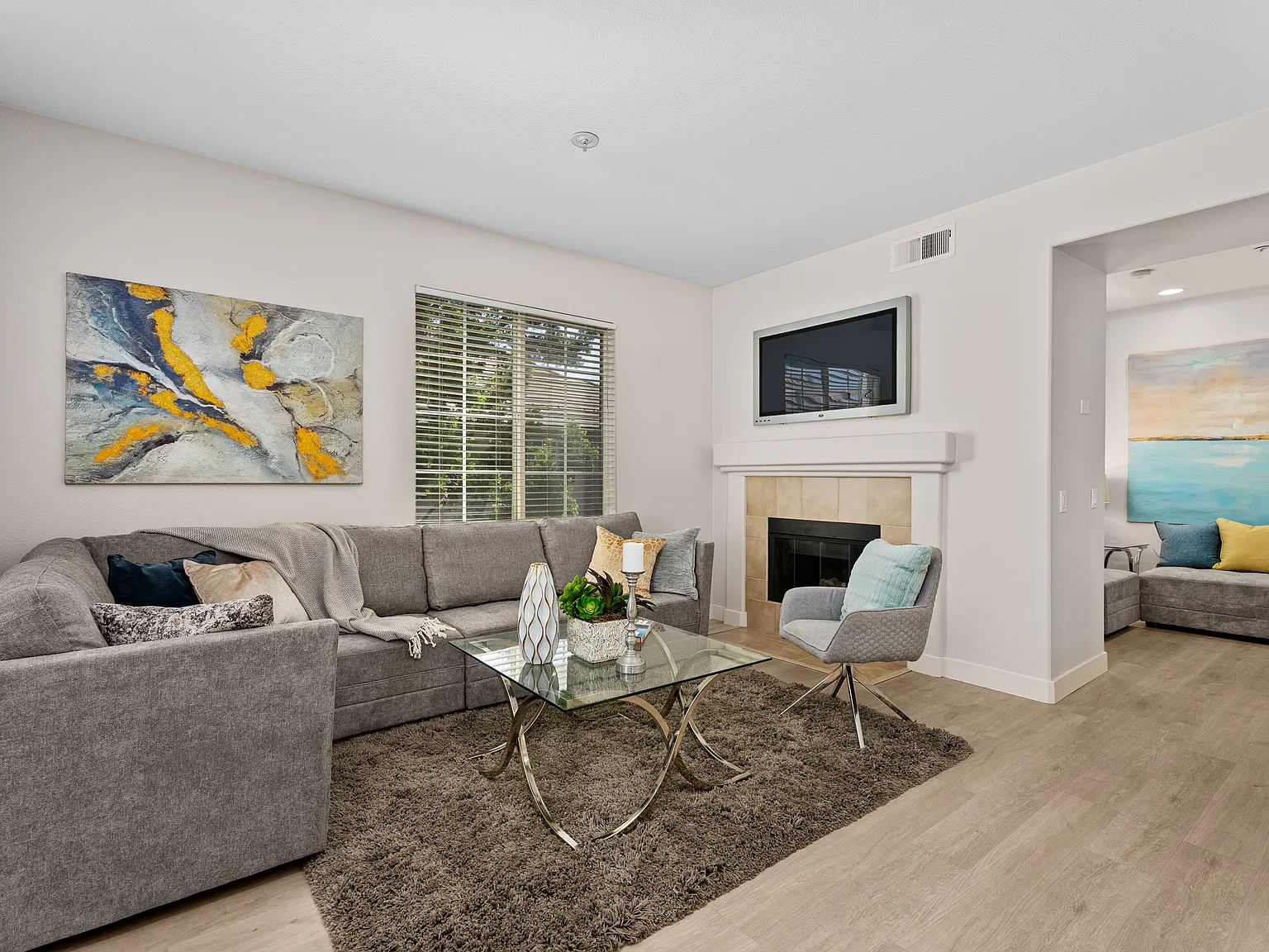 2 bed, 1383 sqft, $3,300 — Photo 4