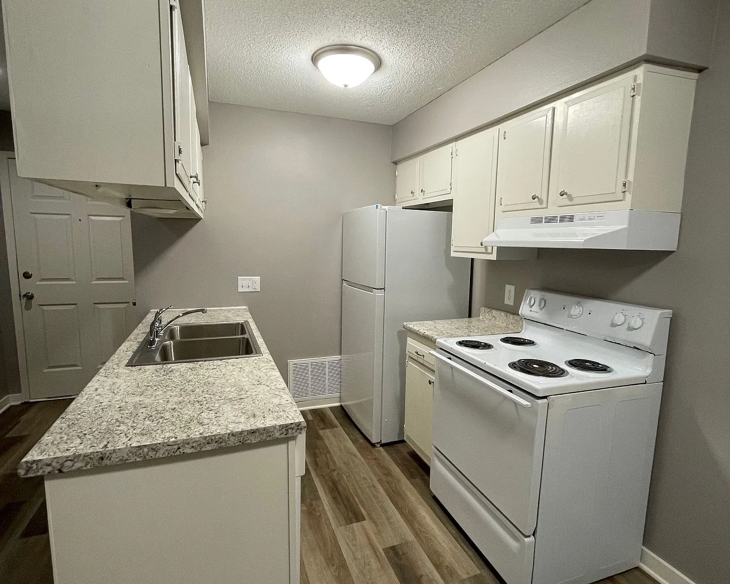 Maple Apartments — Photo 4