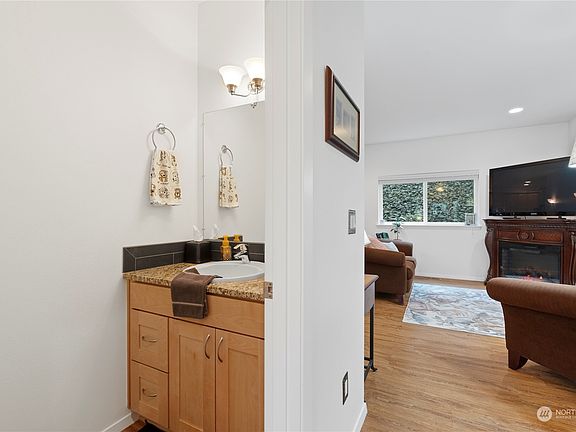 3rd image of 6028 Darby Court SE