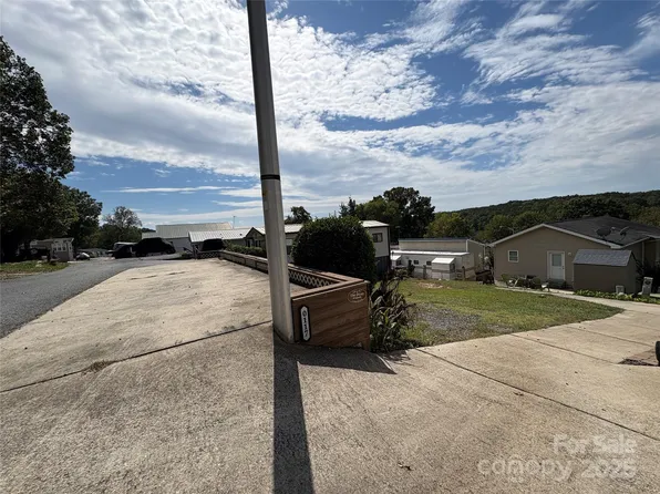 117 Maple St, New London, NC 28127