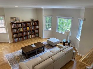 112 Stonegate Trl, Cresskill, NJ 07626