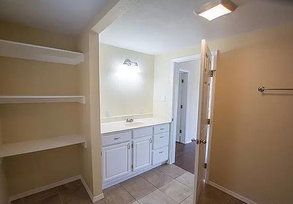 4th image of 326 N Pinto St