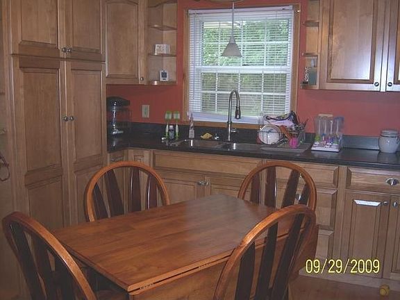 4th image of 160 Leslie Ln