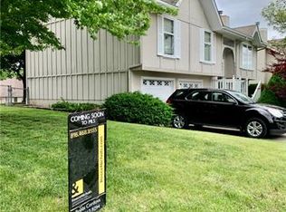 401 NW 73rd St, Kansas City, MO 64118