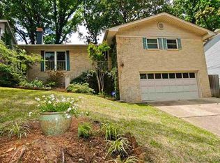 121 White Oak Ln, Little Rock, AR 72227