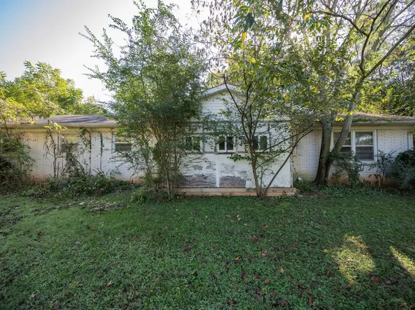 412 1st Ave, Lawrenceburg, TN 38464