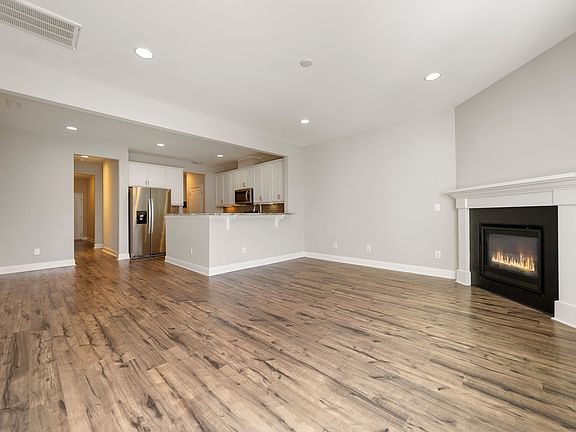 3rd image of 178 Ellsworth Manor Dr