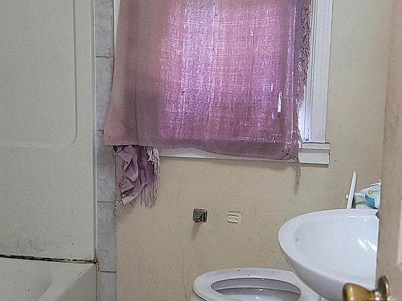 5th image of 281 Hughes Ave