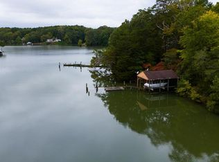 75 E Cove Ln, Weems, VA 22576