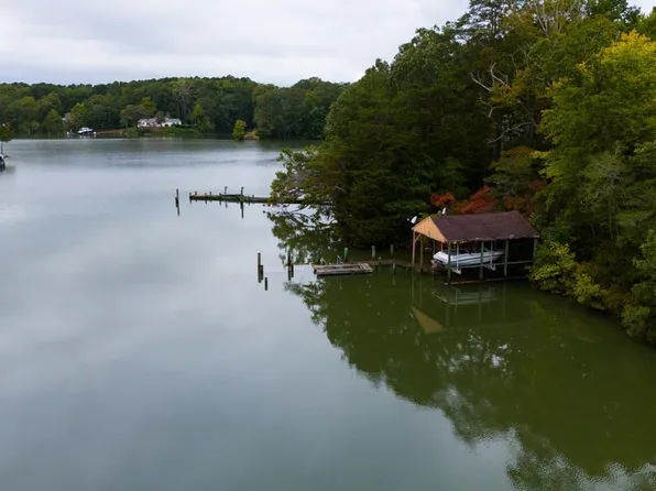 75 E Cove Ln, Weems, VA 22576