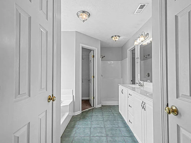 209 Lansing Ct — Photo 26