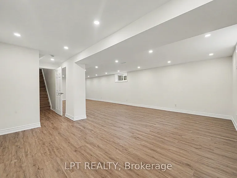84 Newborough Cres — Photo 14