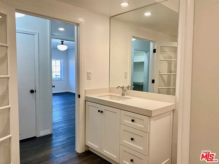 619 S La Brea Ave #2 — Photo 13