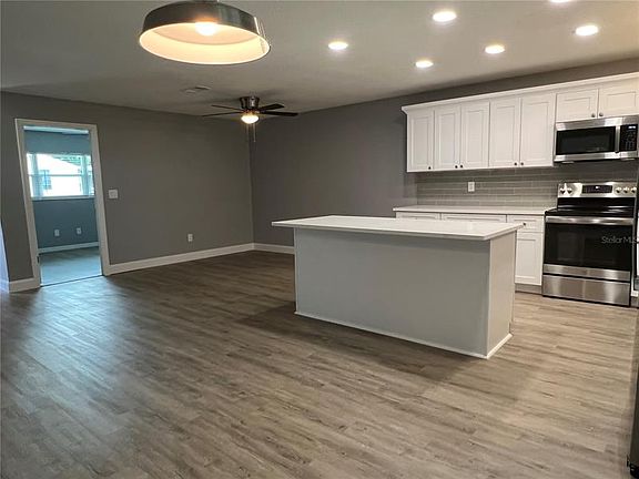 4th image of 3661 Iris St N