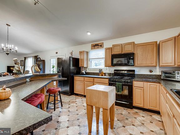 2nd image of 1438 Harvey Ave