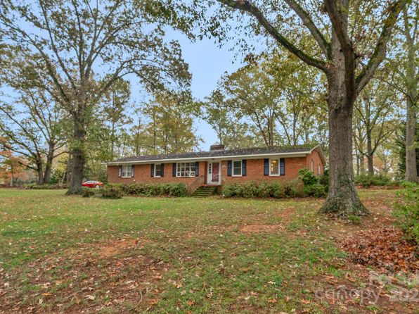 725 Plantation Rd, Lancaster, SC 29720
