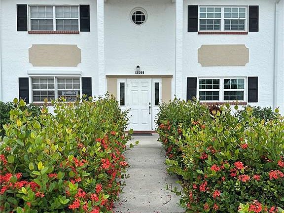 2nd image of 1502 Edgewater Cir #6C