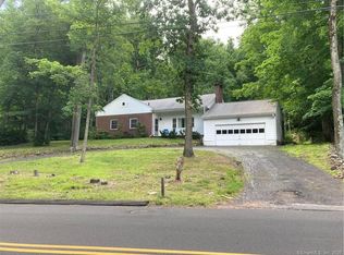 278 W Woods Rd, Hamden, CT 06518