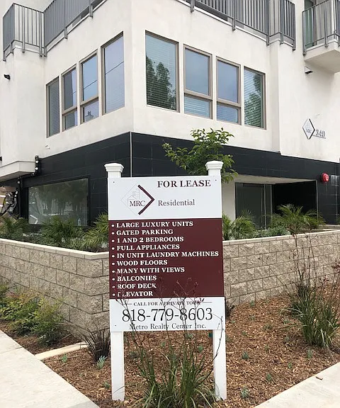 340 N Oxford Ave #401 — Photo 17