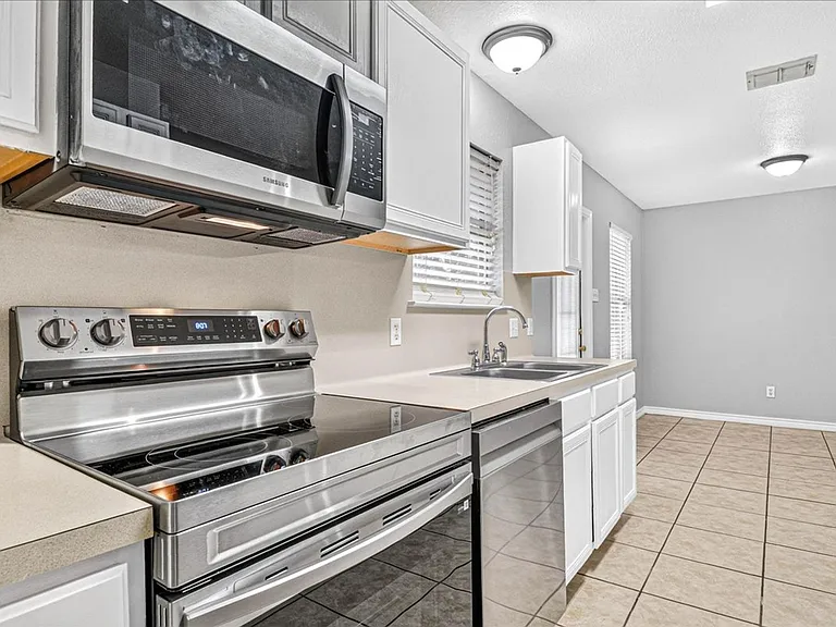6810 Blue Skyway Dr — Photo 16