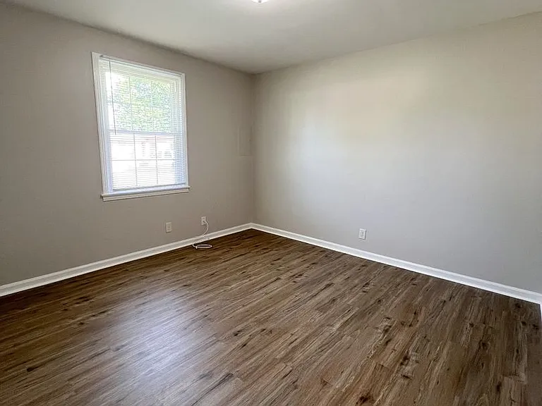 705 Power St — Photo 11